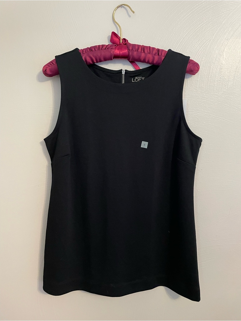 LOFT Black Womens Tank Size Small New With Tags zips up the back